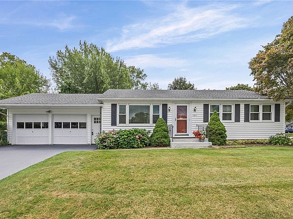 3rd image of 364 Lake Meadow Dr