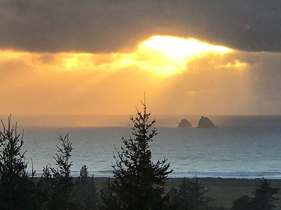 Ocean view out front windows