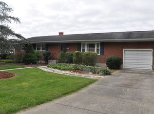 919 W River Rd, Covington, VA 24426