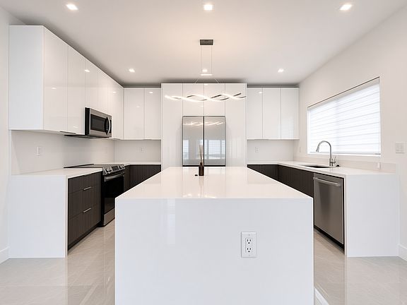 2nd image of 229 W Seaview Cir