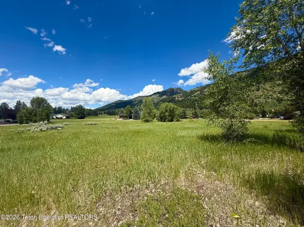 15 Cedar Creek Dr, Star Valley Ranch, WY 83127