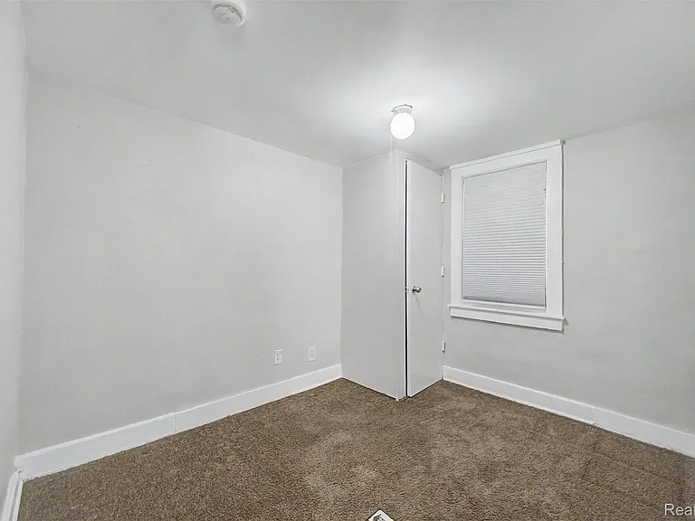 1301 E Muir Ave — Photo 22