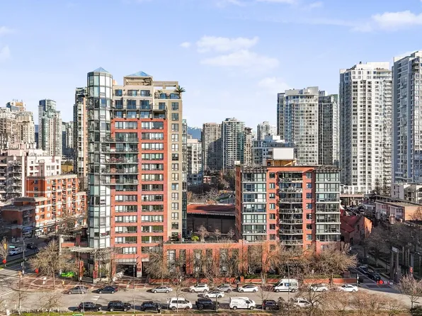 199 Drake St #18A, Vancouver, BC V6Z 2T9