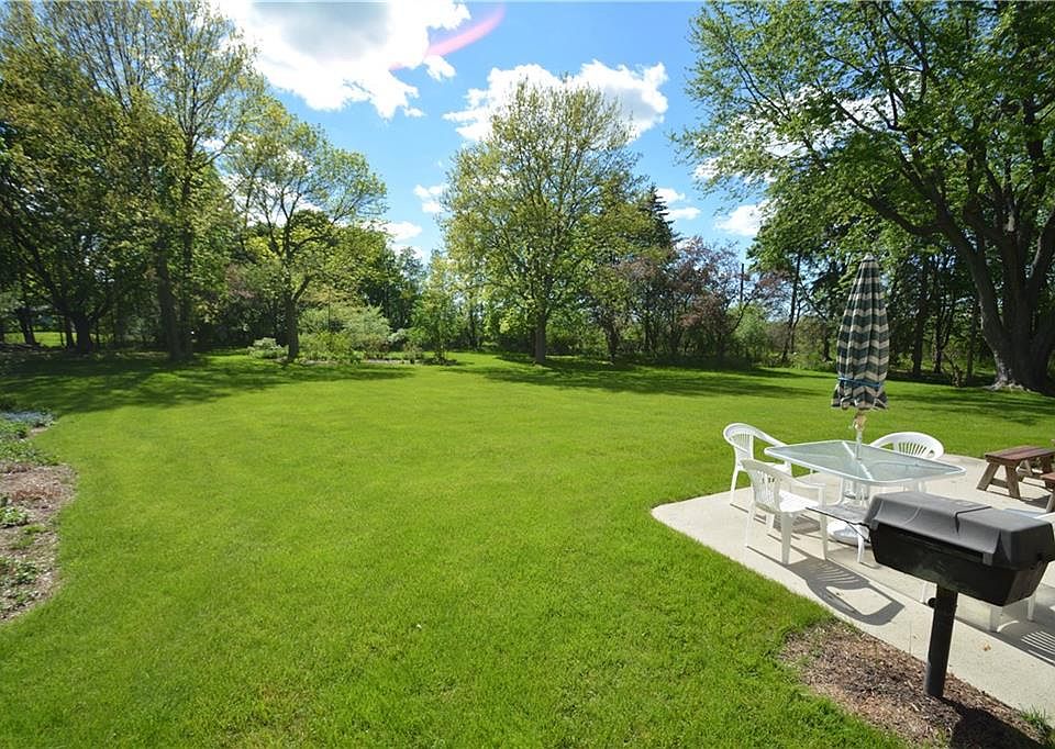 2nd image of 12 Candlewood Cir