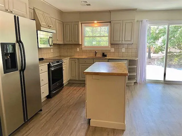 8011 Red Lantern Rd — Photo 4