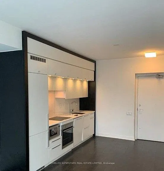 15 Grenville St #602 — Photo 7