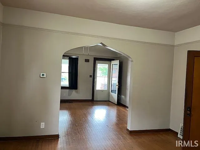 3 bed, 1.0 bath, 1080 sqft, $1,350 — Photo 3