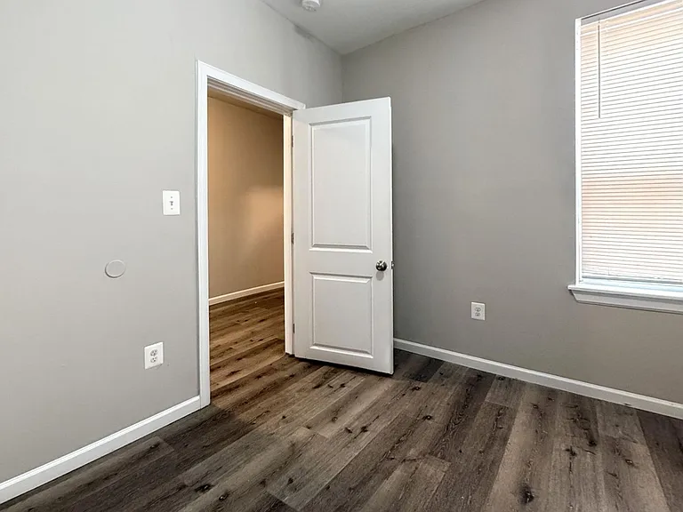 5411 Trinity St — Photo 2