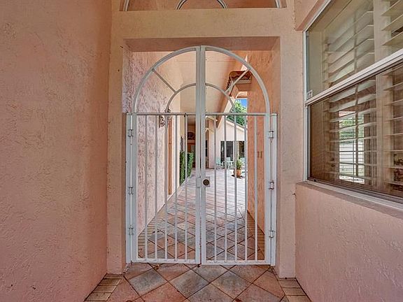 3rd image of 10694 E Greenbriar Villa Dr