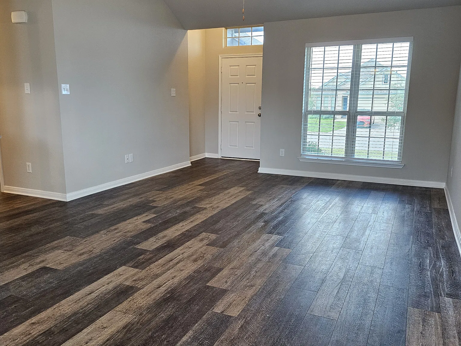 X Delano Drive 1912 -- Kat - 1 — Photo 2