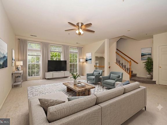 5th image of 628 Main St #628B