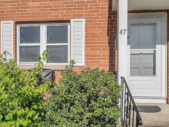5th image of 47 Village Green Dr Unit 47