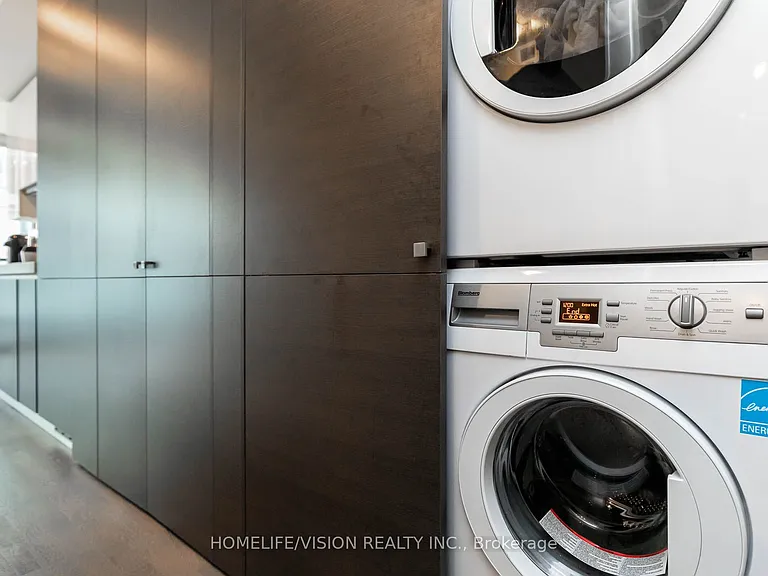 629 King St W #323 — Photo 11