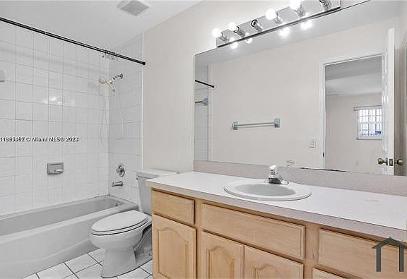 5th image of 17220 SW 93rd Ave #1