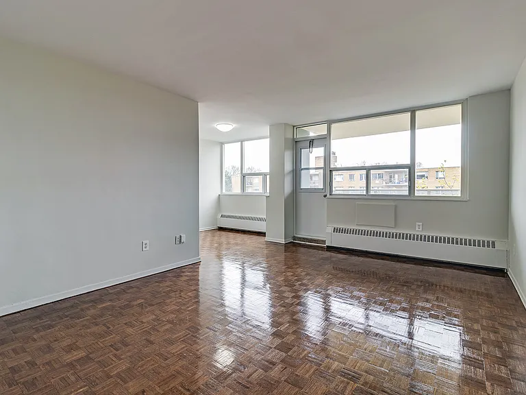 2900 Bathurst St — Photo 6