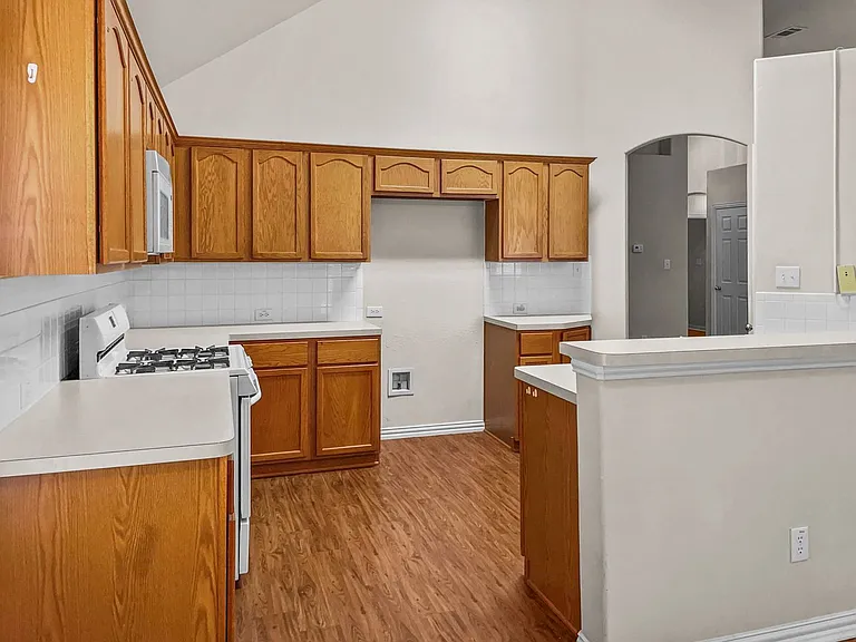 6220 Reddenson Dr — Photo 9