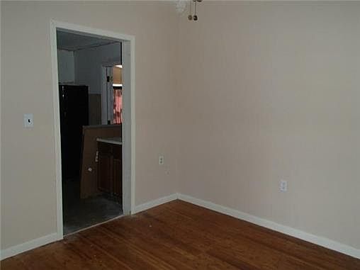 4th image of 138 W 6th Ave