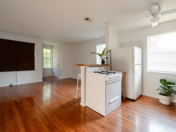 3rd image of 1337 Vinton Ave APT 4