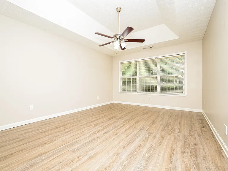 330 Fieldstone Ln — Photo 8
