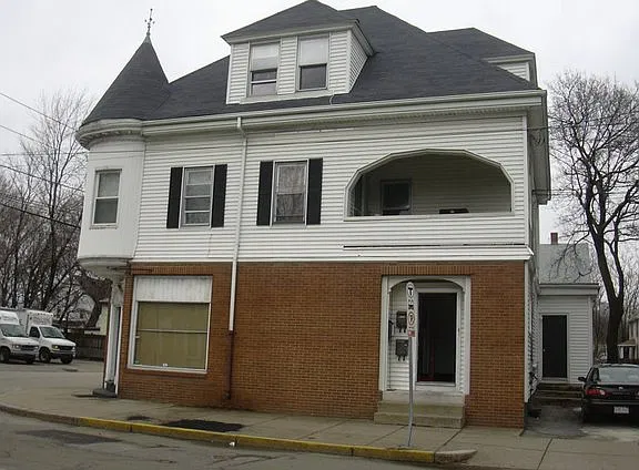 2 bed, 998 sqft, $2,399 — Photo 1