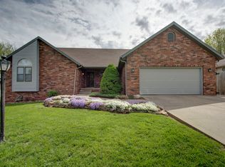 3860 N Pickwick Ave, Springfield, MO 65803