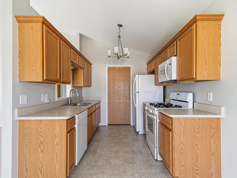 1304 Riversedge Dr — Photo 12