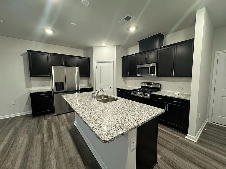2210 Kasota Ln — Photo 5