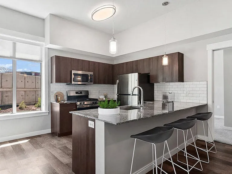 Seven Skies Apartments — Photo 13