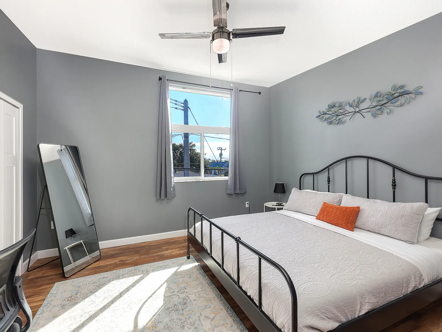 2 bed, 920 sqft, $1,895 — Photo 2