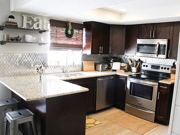 3rd image of 15910 Marshfield Dr