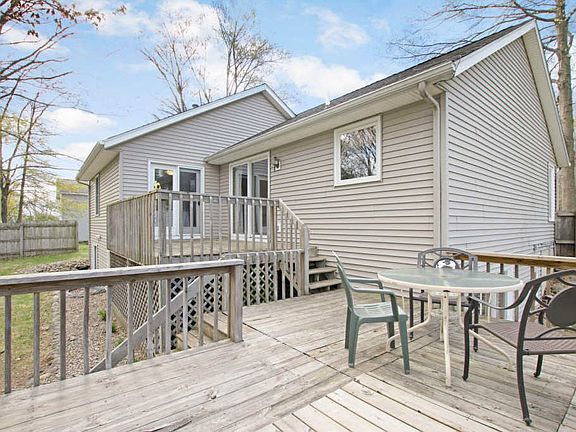 3rd image of 10461 Acorn Ln