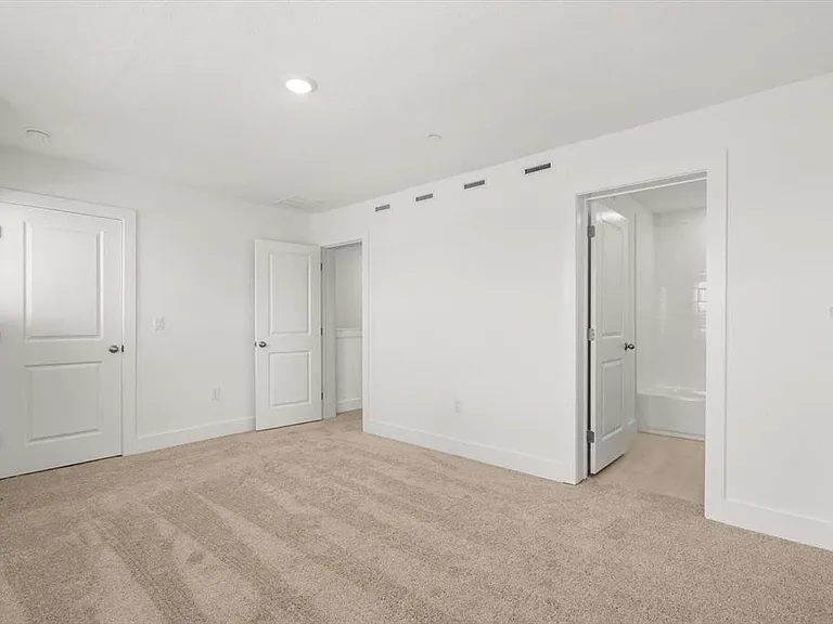 15489 Hamlin Park Dr — Photo 23