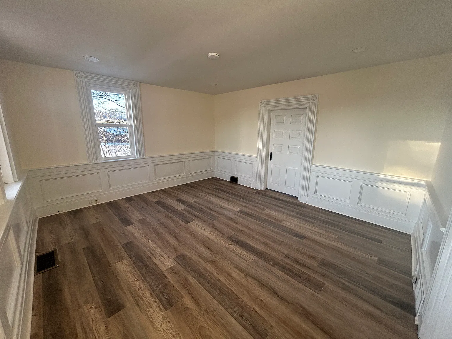 2490 Beechwood Ave NE — Photo 2
