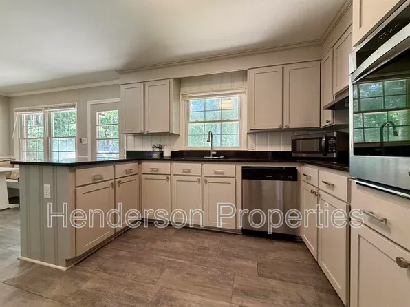 6801 Woodland Cres, Charlotte, NC 28216