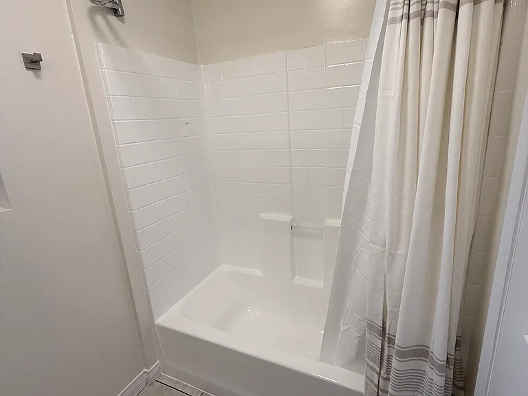 2446 S Centinela Ave — Photo 28