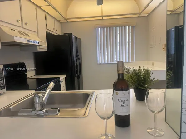 9330 Lagoon Pl APT 302, Fort Lauderdale, FL 33324