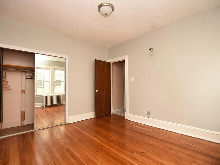 176 Adelaide St #1 — Photo 19