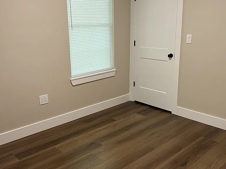 367 Lafayette Rd — Photo 11