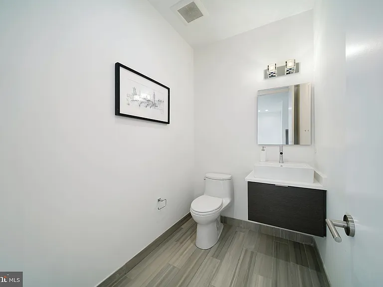 142R S Front St — Photo 31