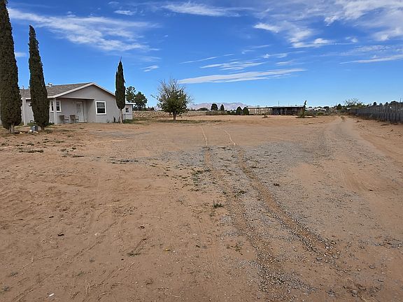 2nd image of 348 Oasis Dr #1