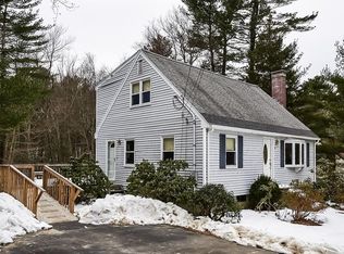 71 Lakeview Rd, Foxboro, MA 02035