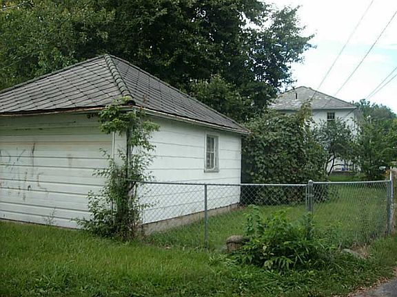 3rd image of 421 Jefferson St