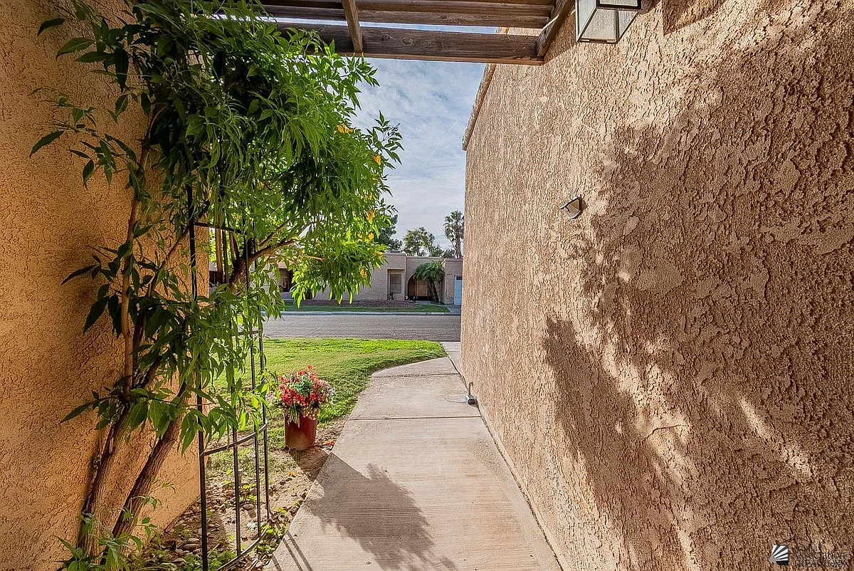 Photo 2 of 37 - 10637 S Calle Raquel - Yuma, AZ Building Photo - 10637 S Calle Raquel