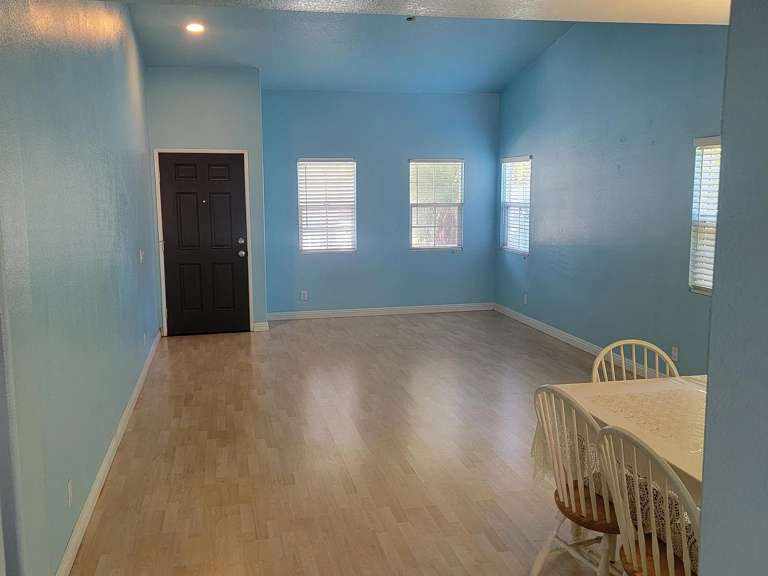 3 bed, 2198 sqft, $3,400 — Photo 2