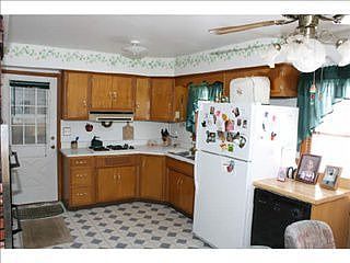 3rd image of 719 Wayne Dr