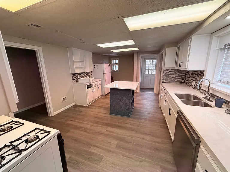 3901 SW 29th St #2 — Photo 8