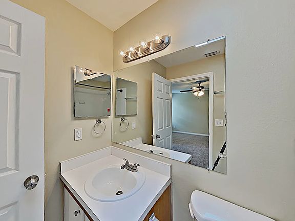 3rd image of 4004 Waterview Loop