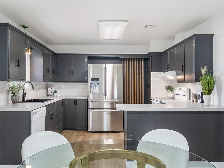 701 NW Ford Ln — Photo 6