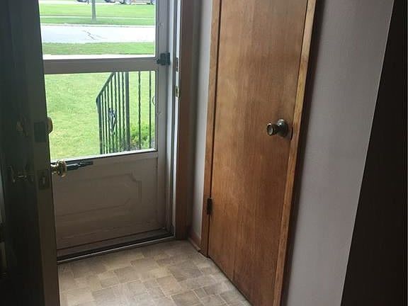 5th image of 65 Monarch Dr