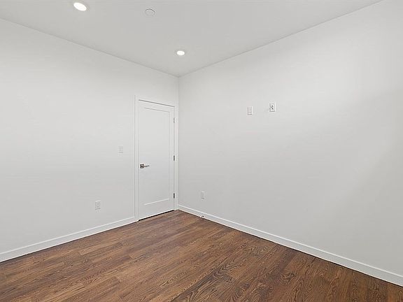 4th image of 260 Colony Ave #500